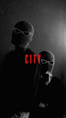 C I T Y >