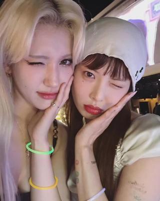 HYUNA AND SOMİ