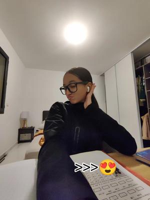 Sors de ma tête !!