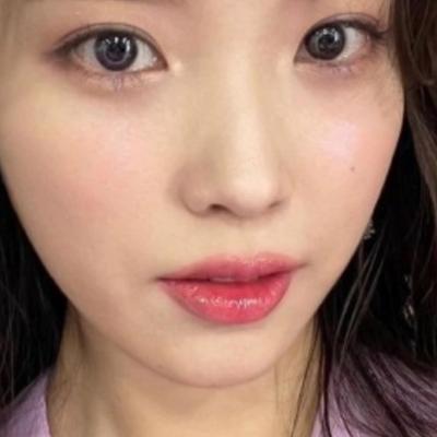 아이유 인스타 사진 