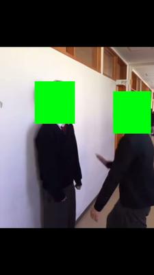 壁ドン返し